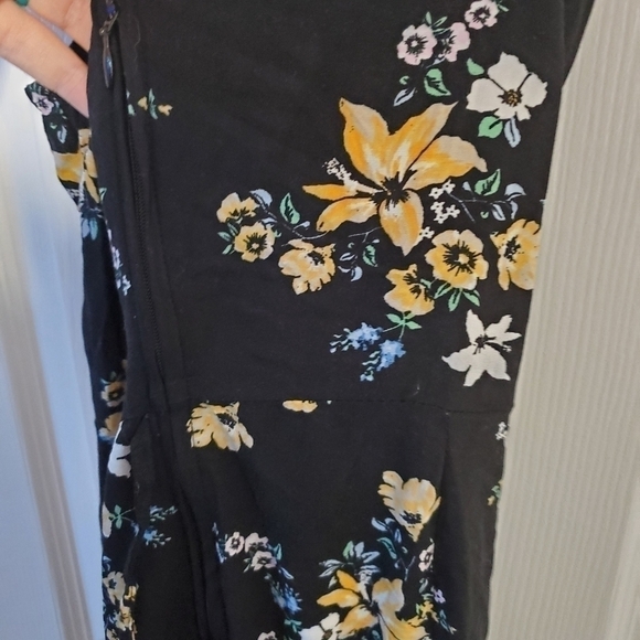 FLORAL Faux Wrap Dress - Picture 4 of 10